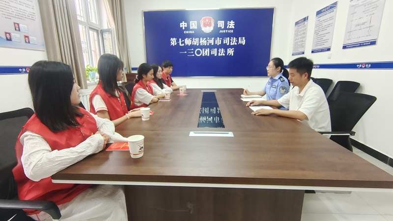 新疆生产建设兵团第七师一三〇团开展返乡大学生“法治大宣讲”活动动员会