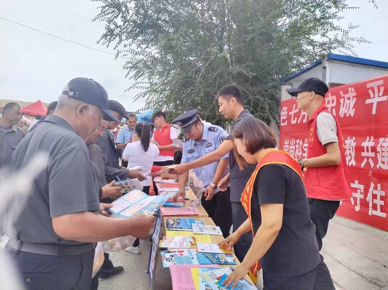 法治教育进巴扎 服务群众零距离——新疆霍城县人民法院联合多部门开展普法宣传