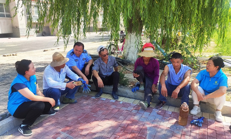 新疆生产建设兵团第五师八十四团司法所开展“夏日促生产”专项行动暖民心