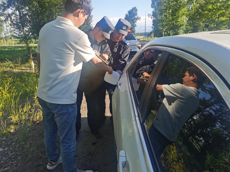 新疆生产建设兵团第四师昭苏垦区公安局：暖心警事，守护当“夏”
