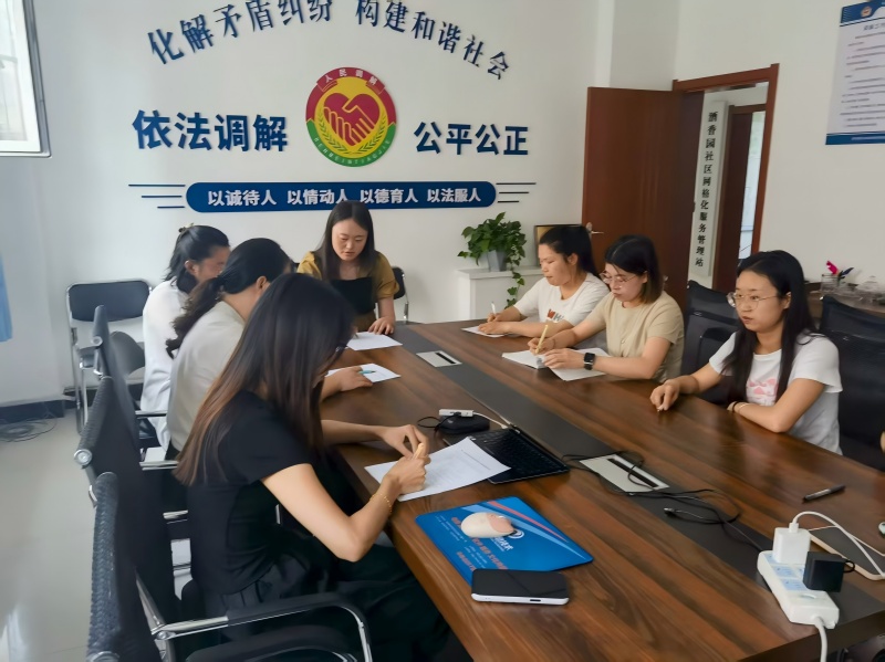 新疆兵团第七师天北经济技术开发区综治中心联合司法所开展“反家庭暴力”宣传活动