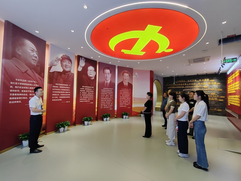 师市司法局组织新入职干警前往师市廉洁教育基地开展警示教育.jpg