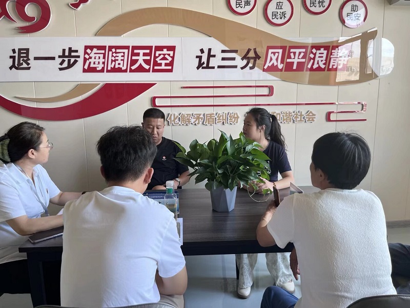 新疆生产建设兵团第七师天北经开区司法所：工作人员“摆摊”，群众乐享服务