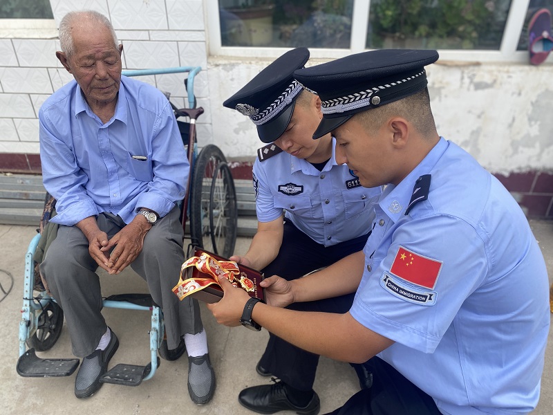 新疆出入境2.jpg