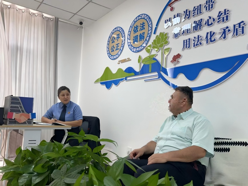 检力下沉 服务零距离——新疆伊宁市人民检察院检察长走进综治中心开展“检察长接待日”活动