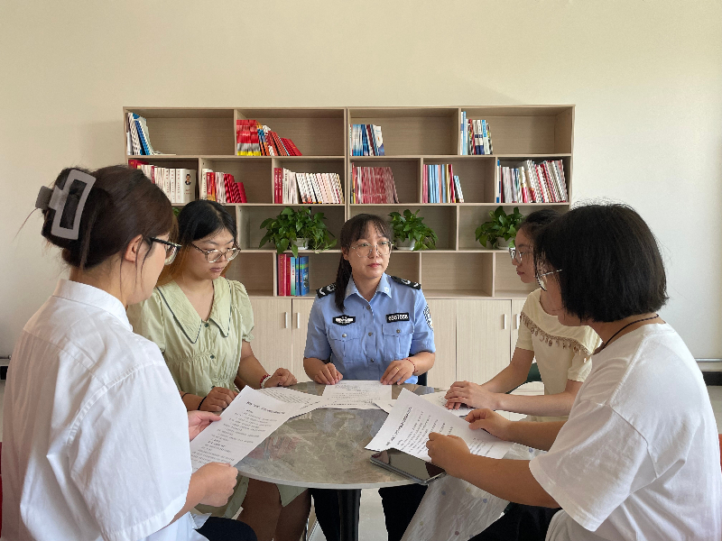 8月8日,一二七团司法所组织返乡大学生开展法治“剧本杀”活动。 (1).jpg