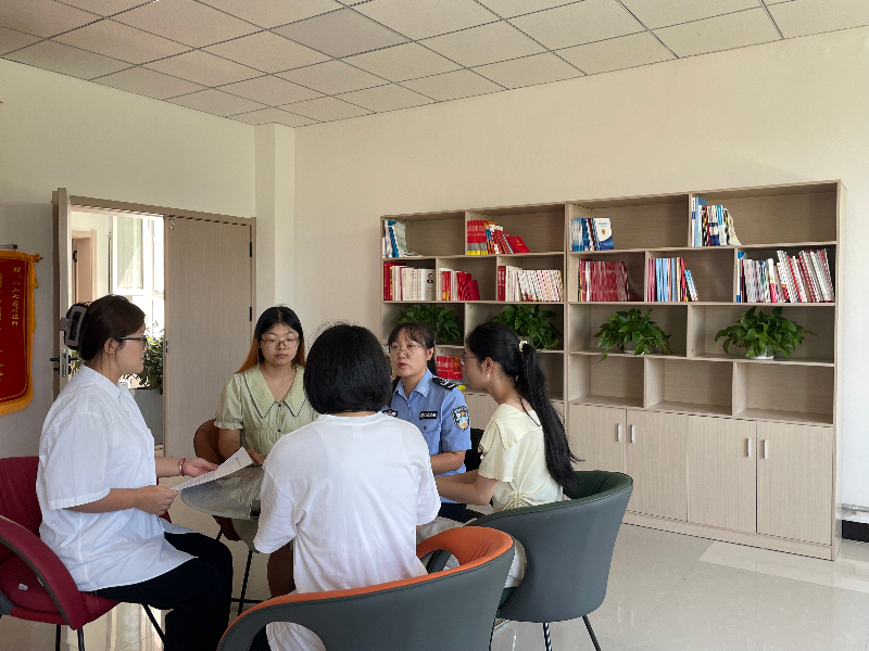 8月8日,一二七团司法所组织返乡大学生开展法治“剧本杀”活动。 (2).jpg