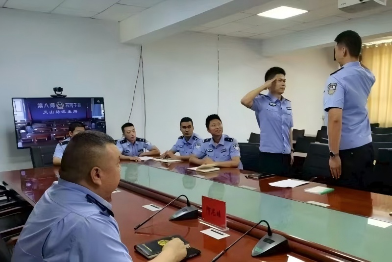 新疆生产建设兵团第八师石河子市公安局老街派出所举行“薪火相传”师徒结对仪式