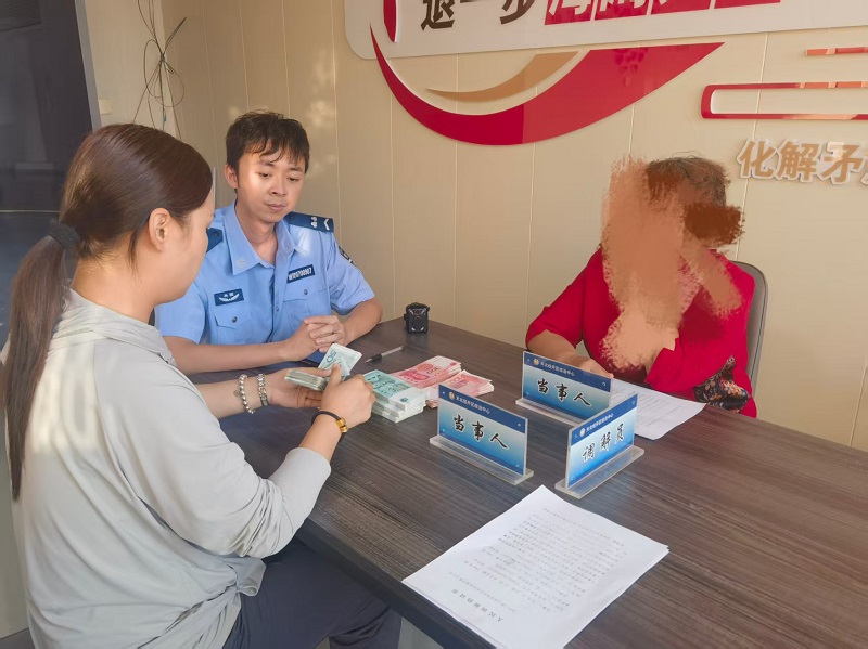 新疆生产建设兵团第七师天北经开区：司法情调解 十年“姐妹”和好如初