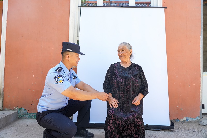 民警2.jpg