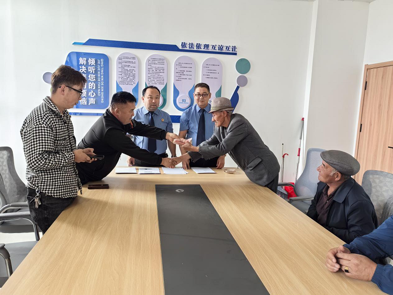 昭苏县人民检察院检察官现场调解成功 (2).png
