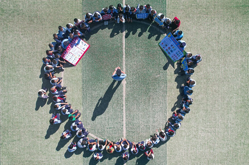 2025年8月26日,民警在辖区学校给在校师生讲解法治相关的安全知识。 (4).jpg