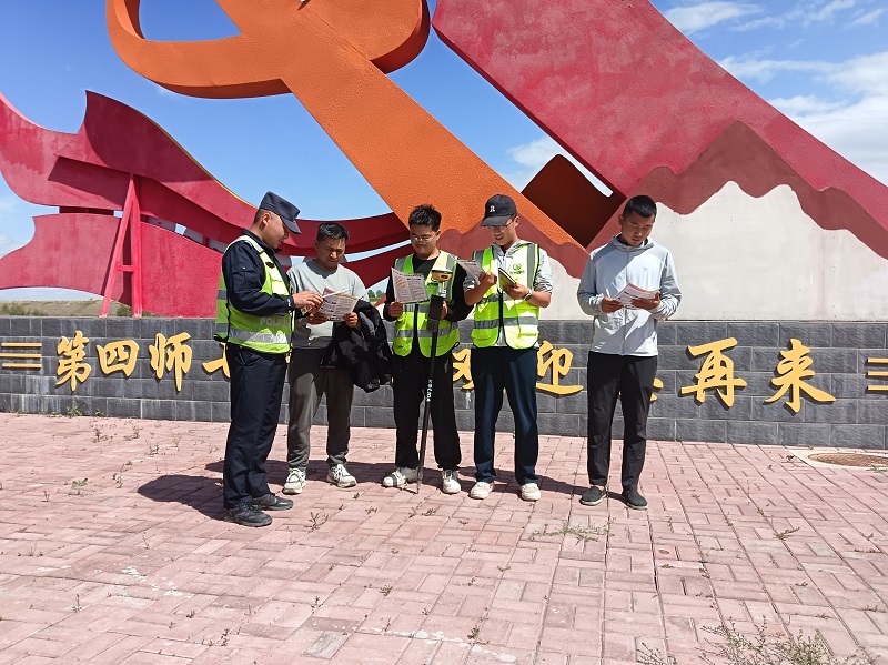 新疆生产建设兵团第四师昭苏垦区公安局：治安卡点变反诈课堂 筑牢群众“钱袋防线”