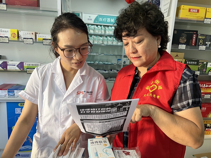 讲解妇女权益保障相关知识(吾勒江摄).jpg