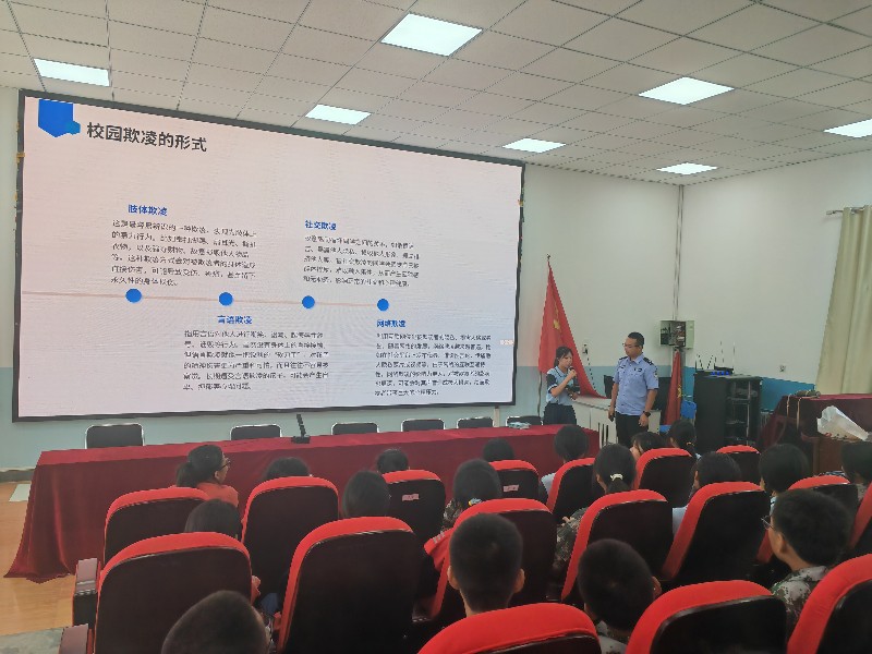 9月2日,一二四团司法所与总工会在团中学开展预防校园霸凌宣传活动,同学们分享自己的感悟。_800x600_q90.jpg