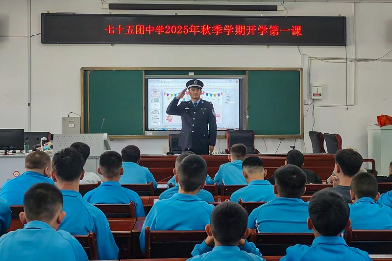 图1为,民警走进校园开展“法治第一课”活动。.jpg