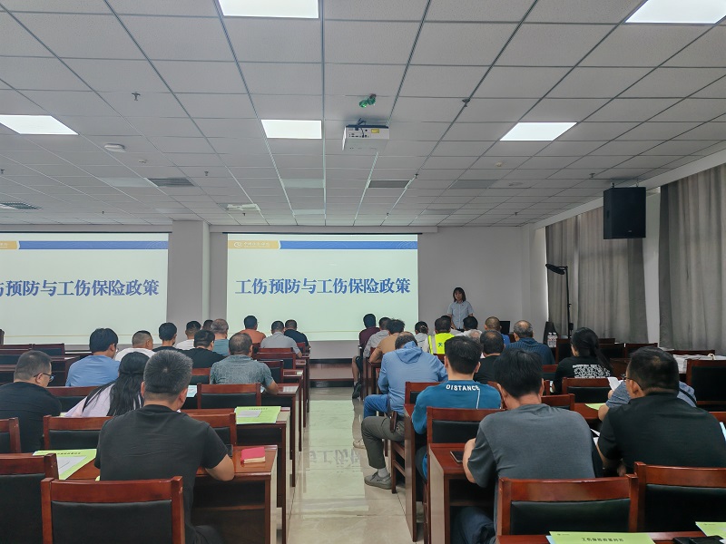 新疆乌鲁木齐市举办“工伤预防、社保护航”宣传活动，为职工带来“双重护身符”