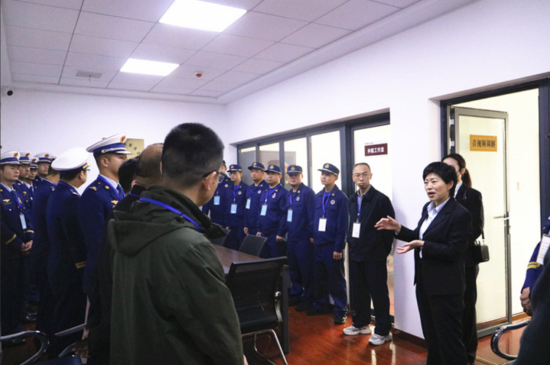 “沉浸式”参观法院 “零距离”旁听庭审——湖北省荆州区法院开展法院开放日活动