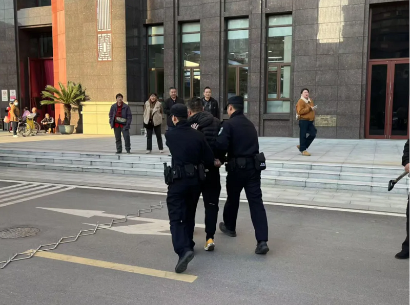荆州市中医医院：开展“以‘演’促防、以‘练’代战”为主题的突发事件应急演练活动