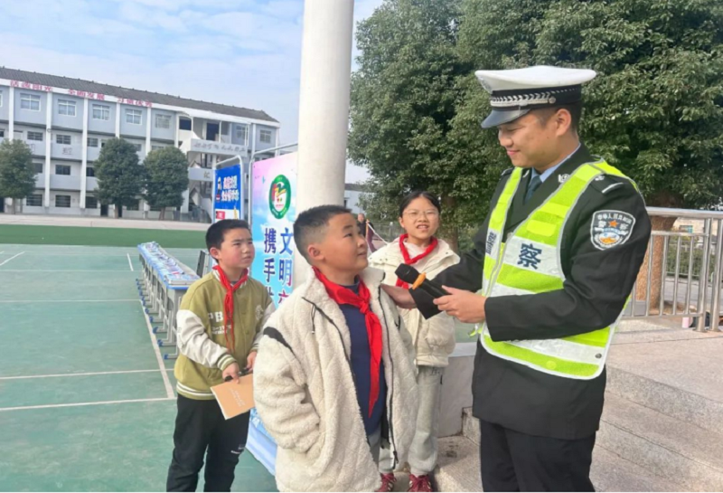 湖北省松滋市杨林市镇开展法治宣传进校园活动