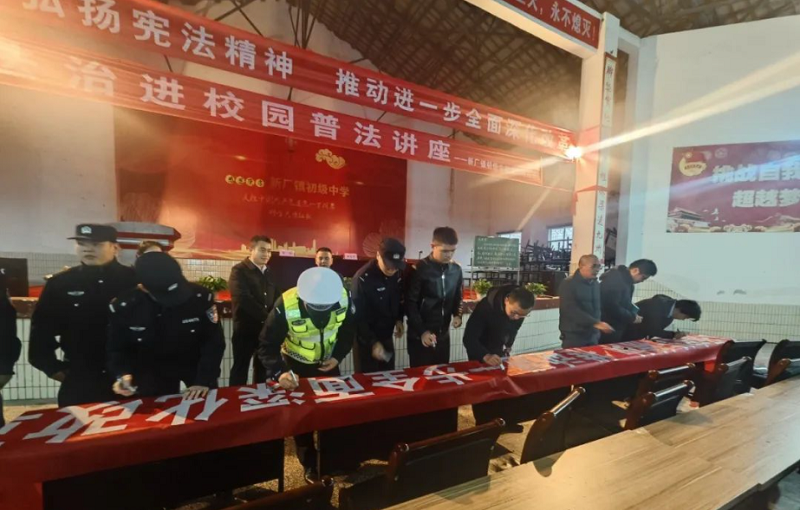 石首市新厂镇：送法进校园 法润少年心
