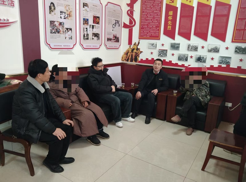 湖北省松滋市纸厂河镇：兄弟因钱起纠纷 暖心调解挽亲情