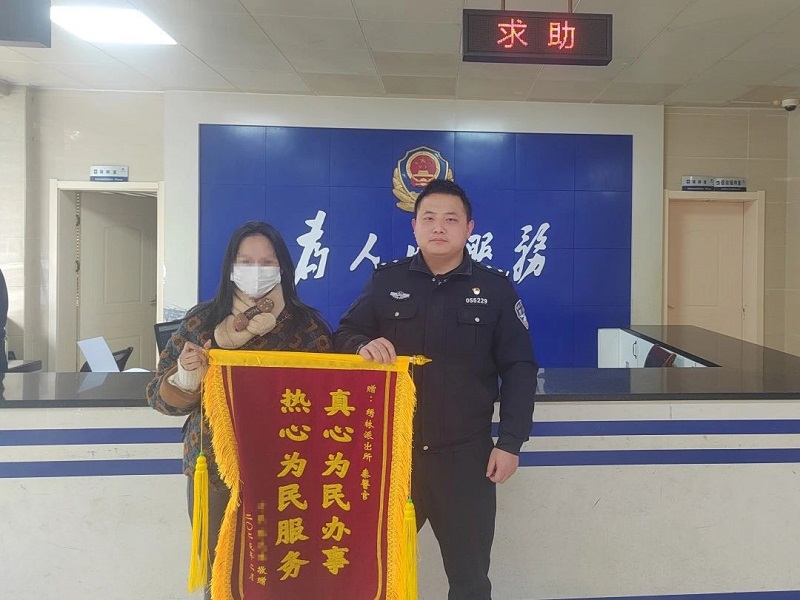 湖北石首公安：点滴小事用心寻踪 车主锦旗表达谢意