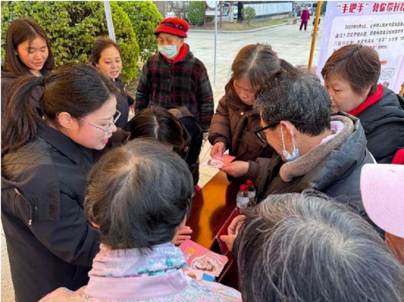 湖北省公安县检察院：传承雷锋精神 绽放巾帼风采