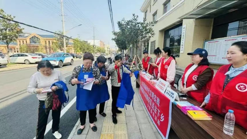  法治围裙进万家 普法惠民‘烹’出和谐味——湖北省公安县司法局闸口司法所开展送法进社区暨法律明白人培训活动