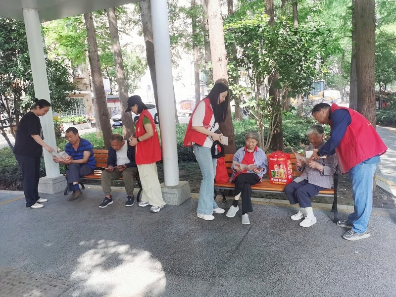 湖北省沙市区中山街道长港路社区开展“美好生活 民法典相伴”普法宣传活动