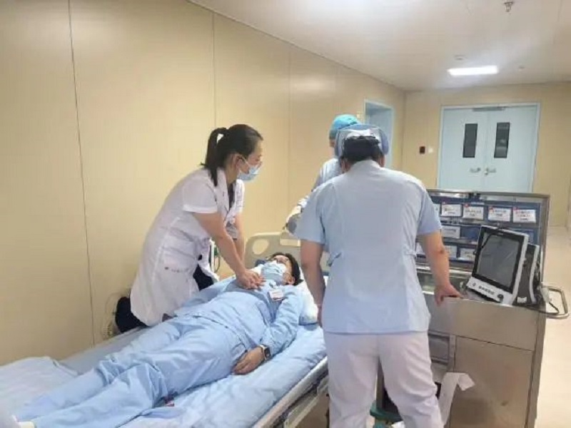 以科技守护生命——湖北省荆州市中医医院血液透析中心开展以“室颤抢救”为主题的应急演练活动