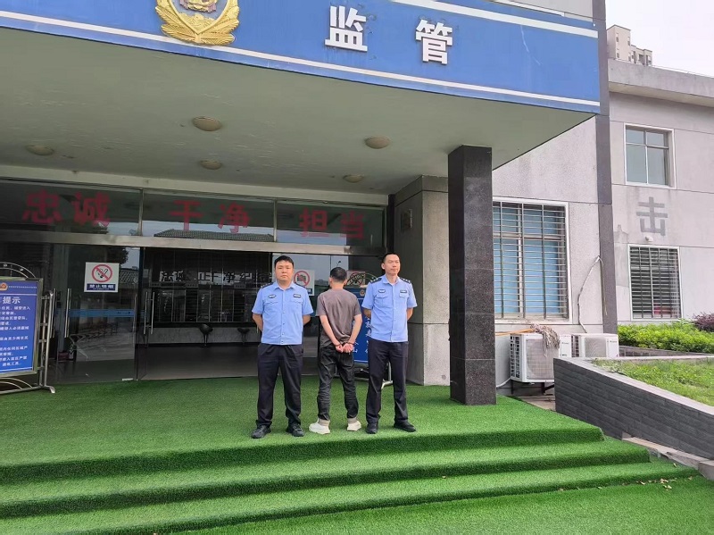 车内万元款被盗 湖北石首民警9小时破案
