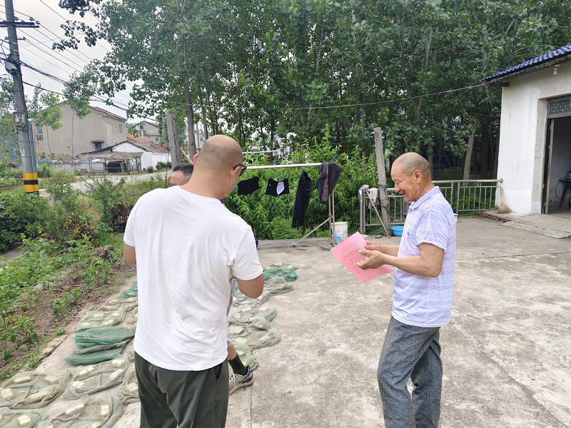 湖北省石首市绣林街道办事处粟田湖社区开展铁路安全知识宣传活动