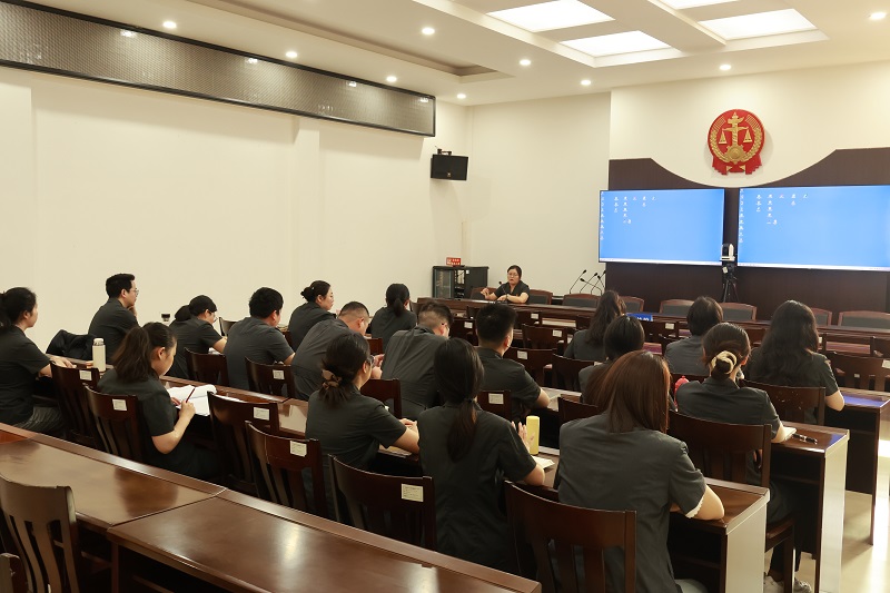 庭长给“小菜籽们”传经送宝——湖北石首法院“菜籽团”举办青年干警经验分享活动