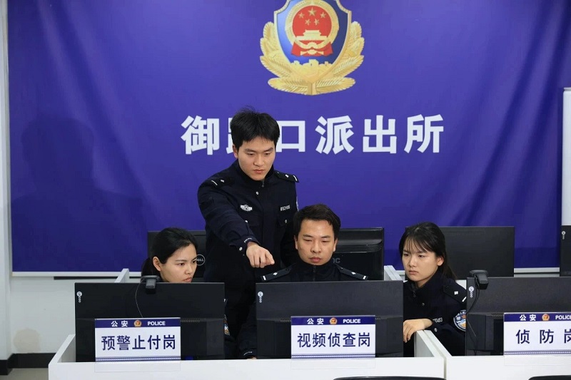 湖北荆州区：“综治+警务”协同共治，绘就基层善治新“枫”景