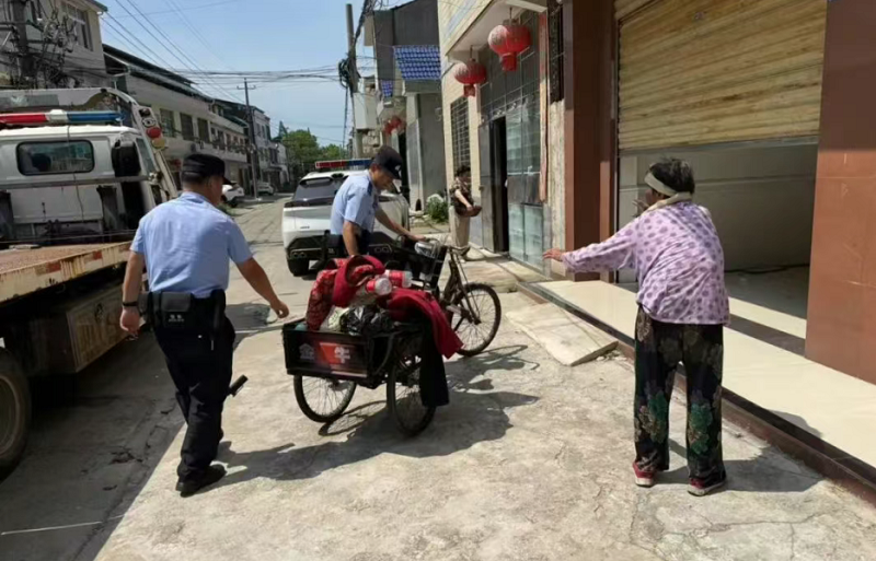 湖北石首：高温“烤”验显担当  双警联动暖心归家