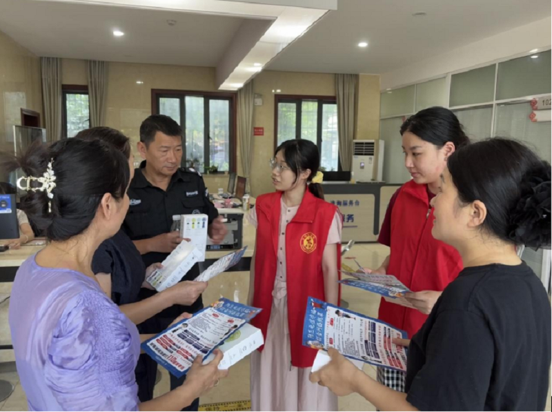 湖北省荆州区东城街道草市社区：开展反诈禁毒主题宣传活动，筑牢重点群体安全防线