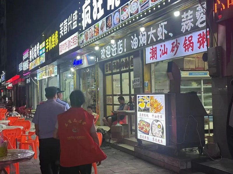 湖北省石首市笔架山街道：巡逻守护“烟火气” 点亮平安“夜经济”