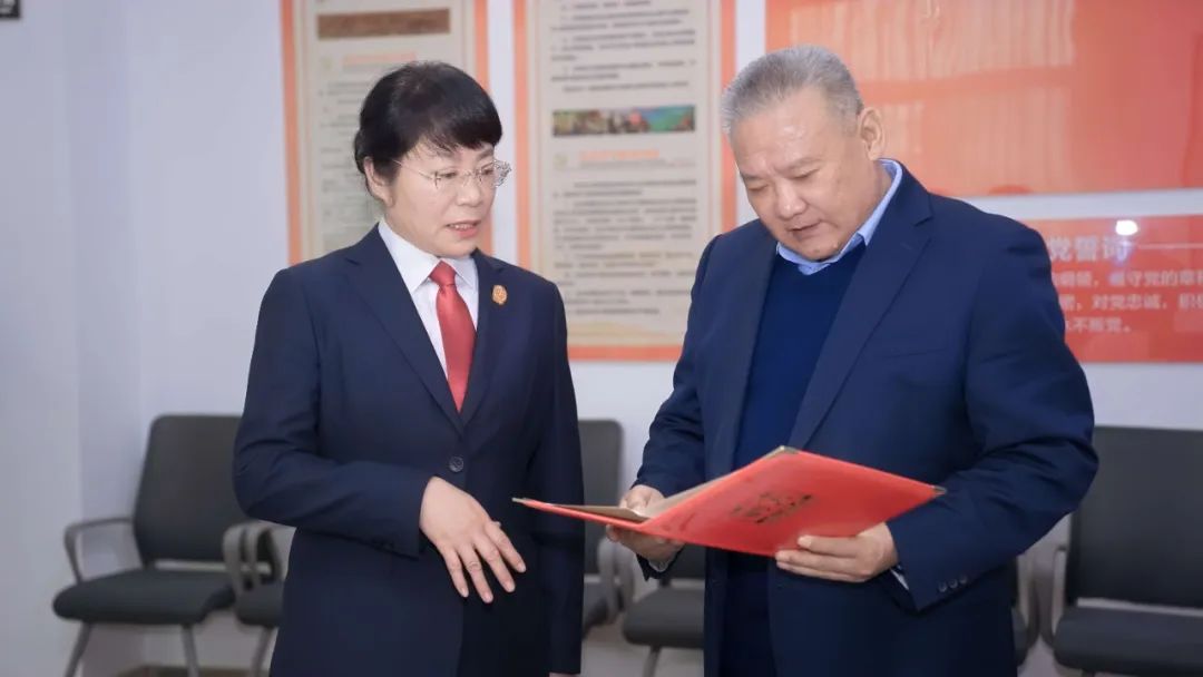 山西省运城市盐湖区委常委、政法委书记杨建帮到盐湖法院调研指导工作