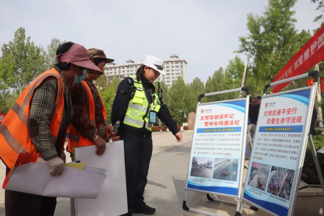 山西省运城市夏县公安交警开展交通安全宣传活动