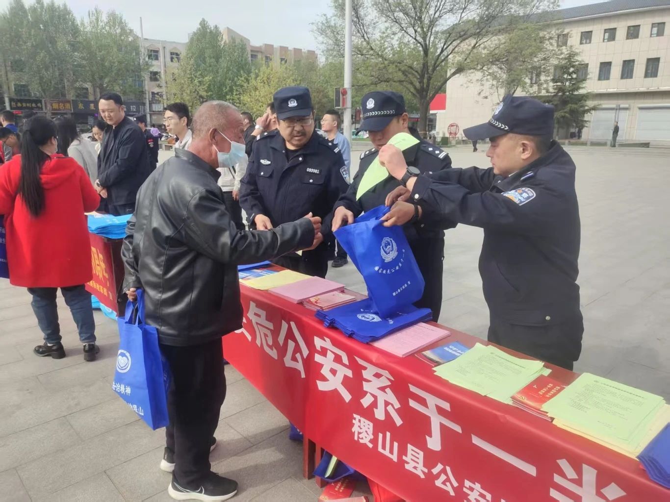 山西省运城市稷山县公安局组织开展“4·15全民国家安全教育日”宣传活动