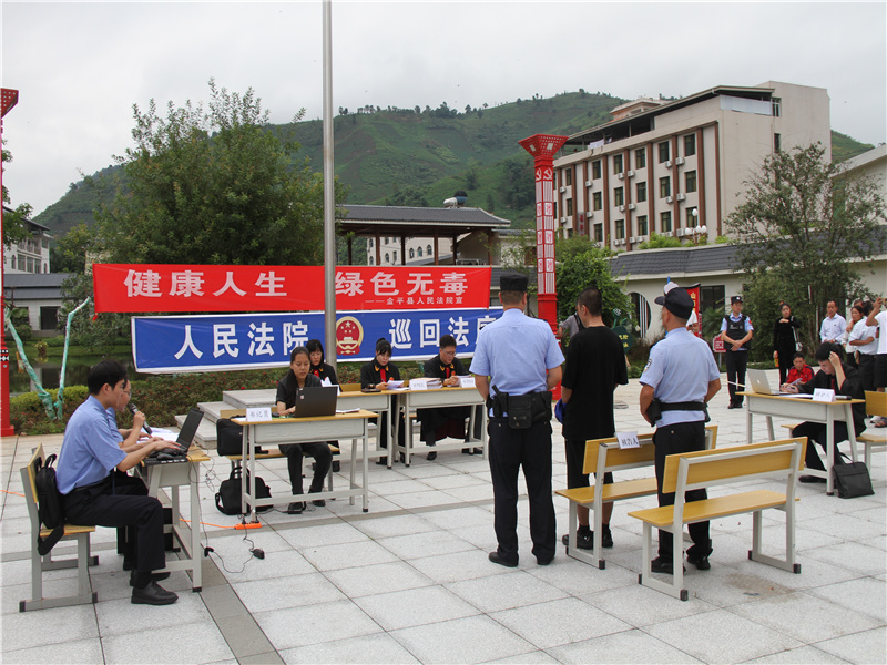 “巡回法庭”走边关.jpg