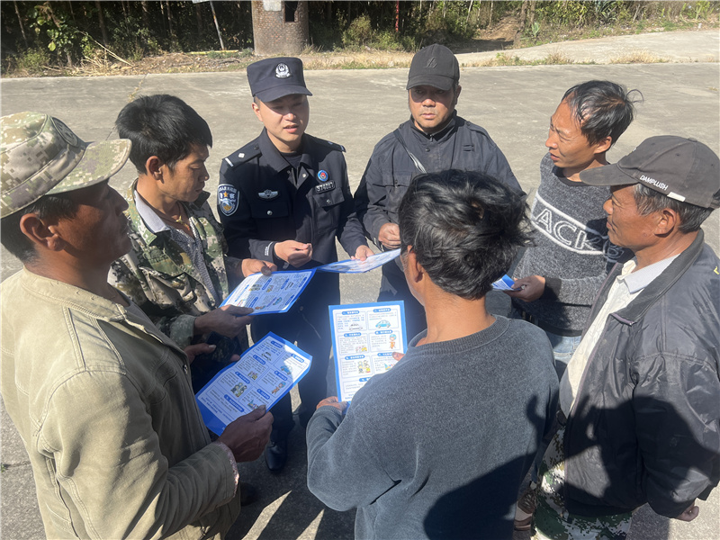 云南卡场边境派出所：筑牢边境平安“双语”宣传普法行