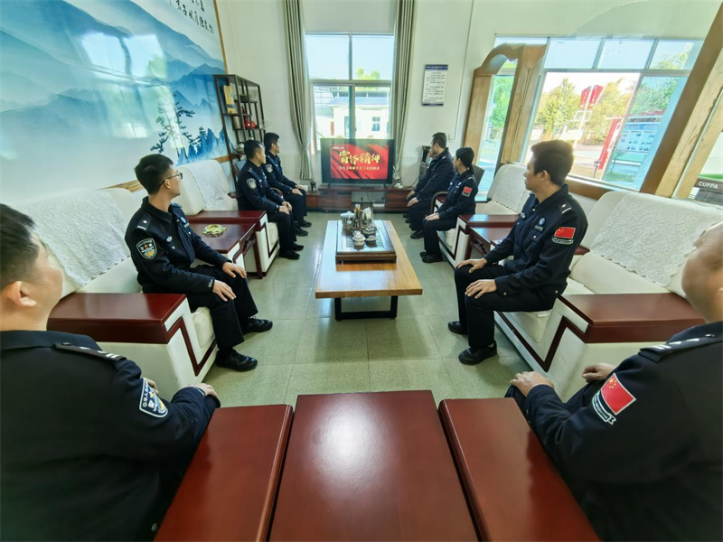 学习雷锋精神 凝聚奋进力量——云南畹町边检站卡场分站开展主题党日活动