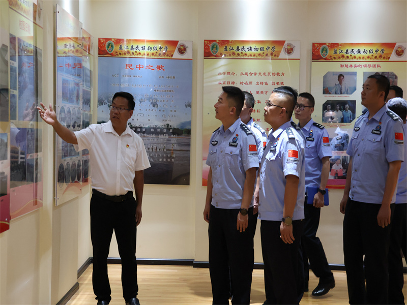 党建引领聚合力 警校共建谱新篇丨云南畹町边检站盈江片区党建联盟与盈江县民族初级中学开展联创共建活动