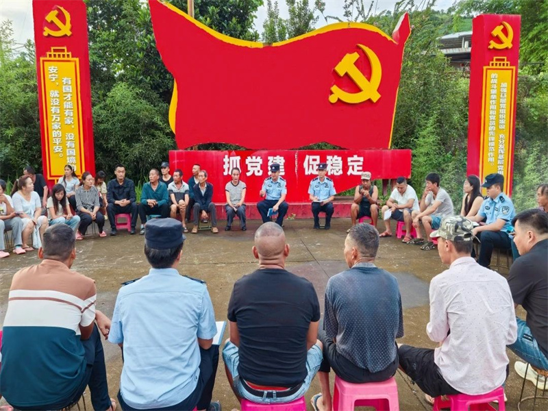 云南临沧边管：小板凳 “唠”出大民生