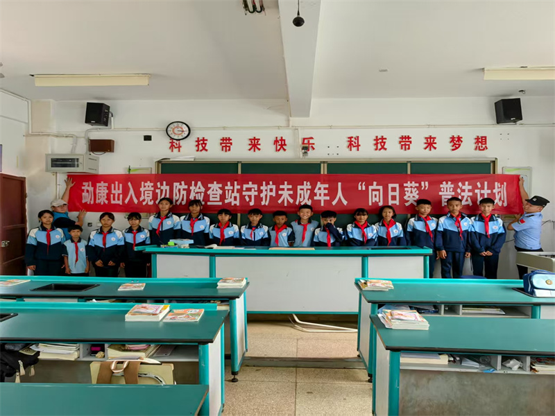 同学们合影，拍摄人：张恒，时间：2025年9月1日.jpg