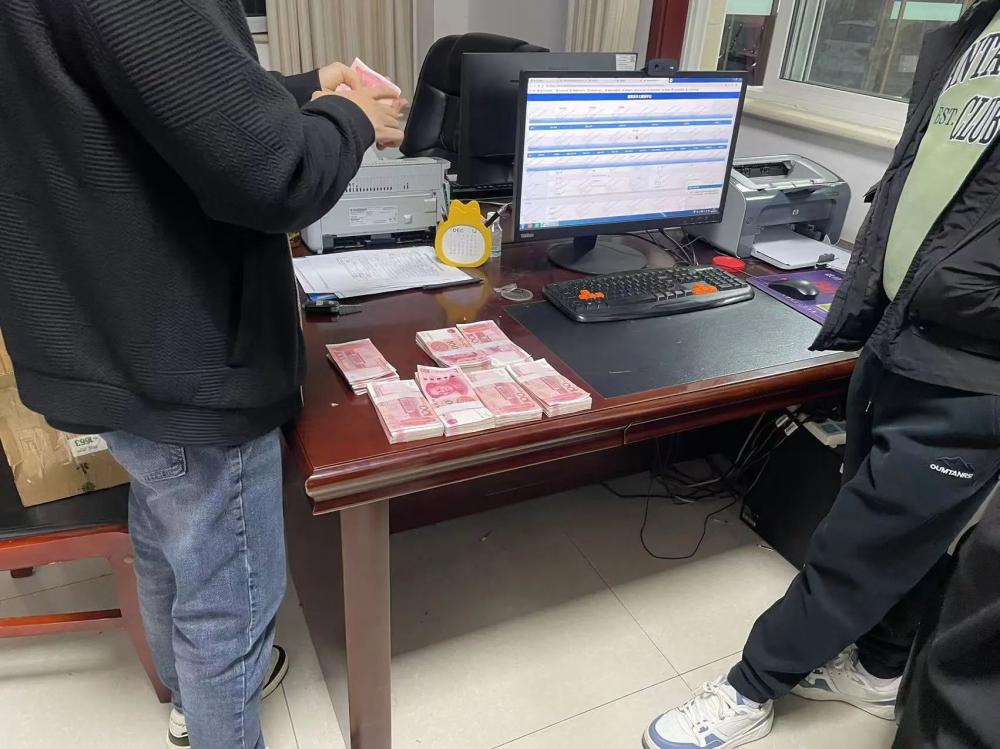 女子邮寄7.32万元现金，宁夏贺兰快递小哥机智报警