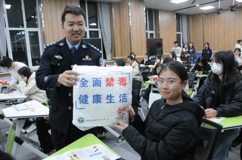 宁夏吴忠市：禁毒防艾进校园 护航青春不“毒”行