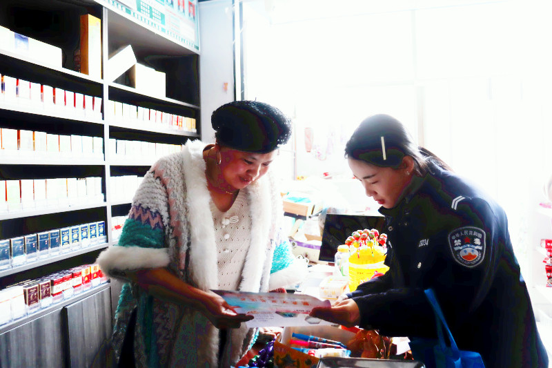 宁夏西吉县：禁毒宣传进商铺 守好沿街“防火墙”